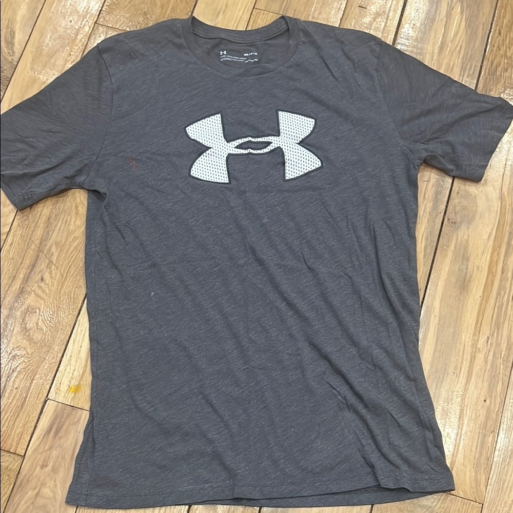 2/30 Under Armour Men's Gray T-Shirt